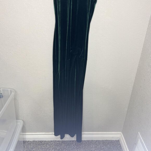 Revelry Atherna Velvet Halter Gown Size 4 Green Open Back Maxi Formal Dress Prom - Picture 6 of 11
